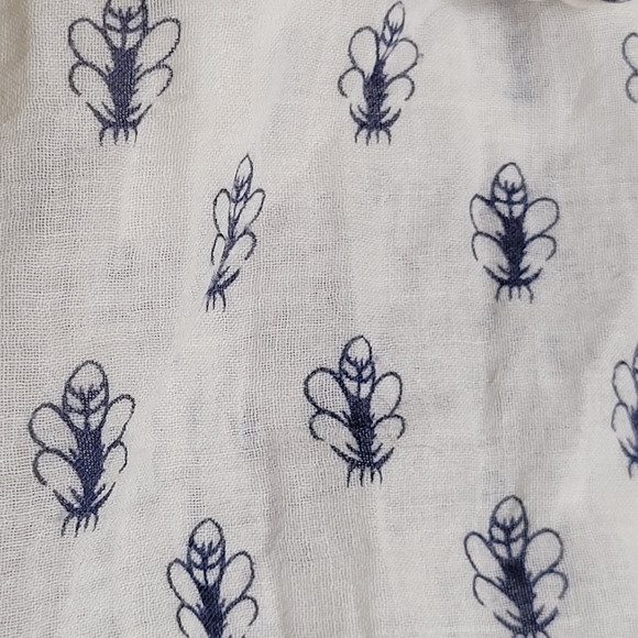 *5 DOLLAR ADD ON* Lightweight Pom Pom Scarf - Picture 3 of 4